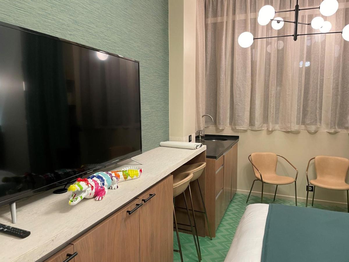 Hotel 33 Marbeuf ปารีส ภายนอก รูปภาพ