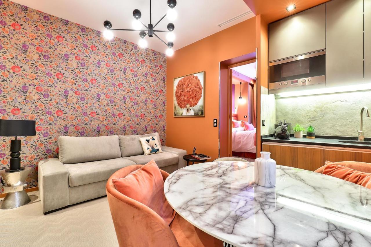 Hotel 33 Marbeuf ปารีส ภายนอก รูปภาพ