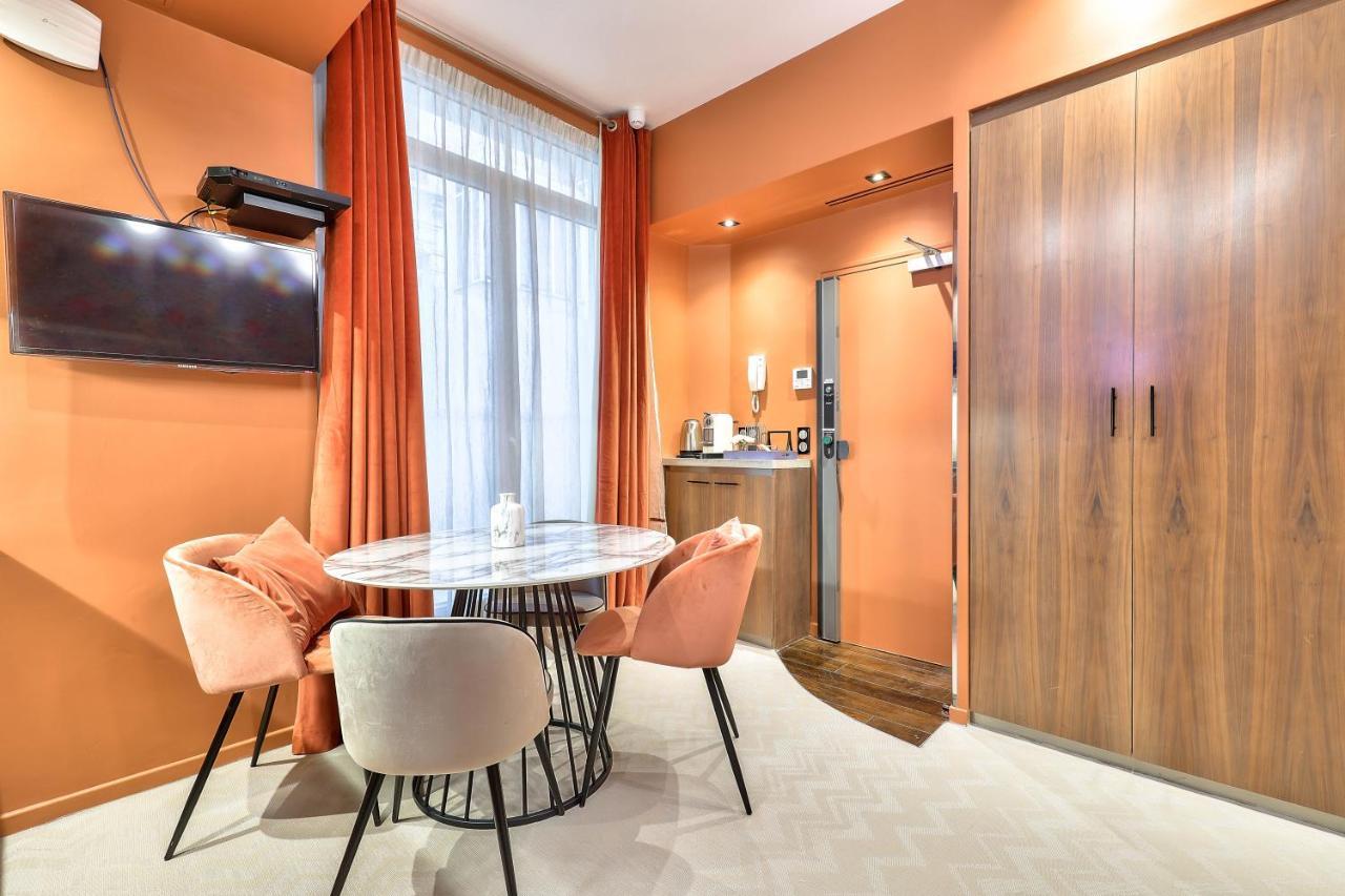 Hotel 33 Marbeuf ปารีส ภายนอก รูปภาพ
