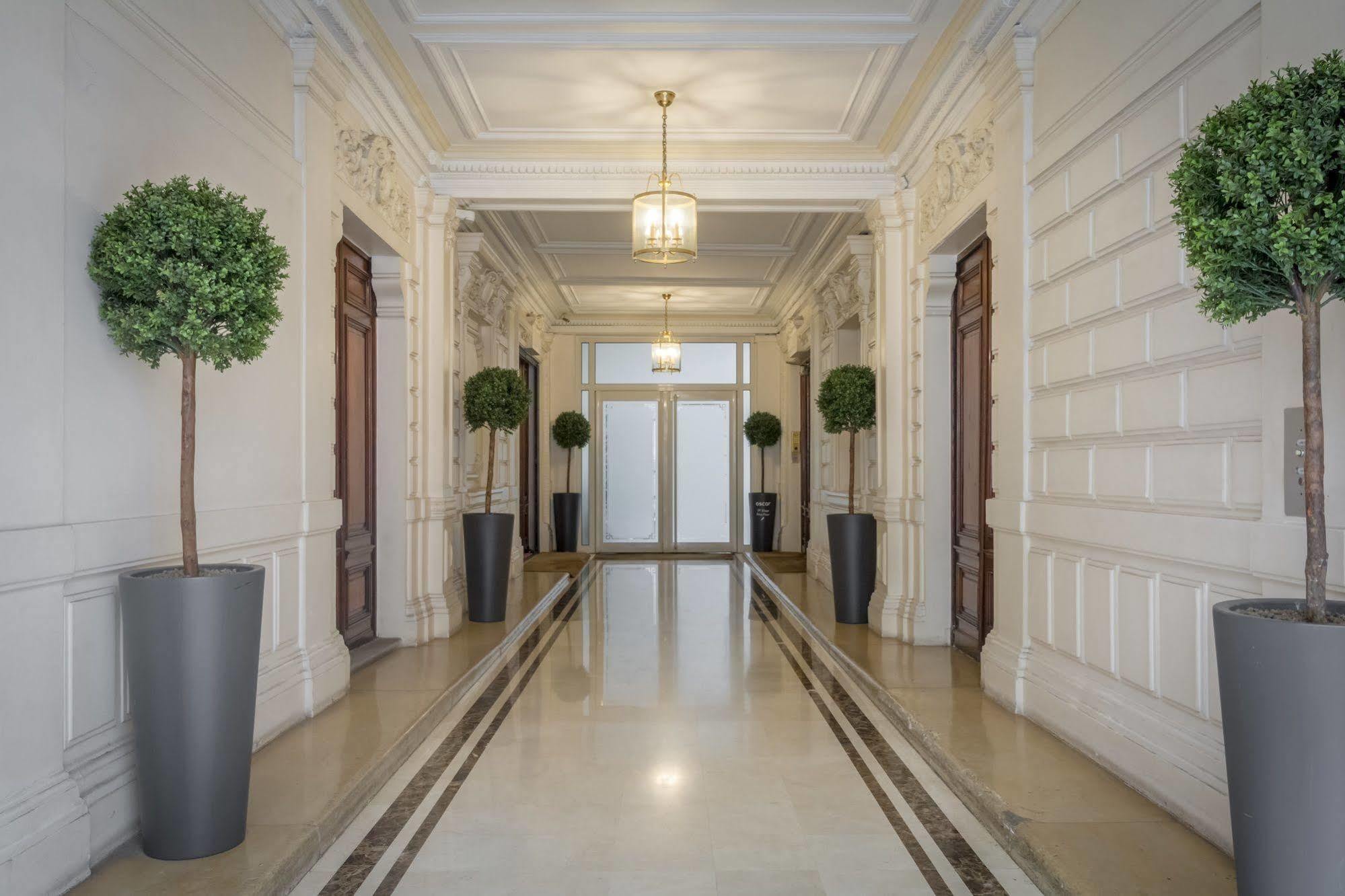 Hotel 33 Marbeuf ปารีส ภายนอก รูปภาพ
